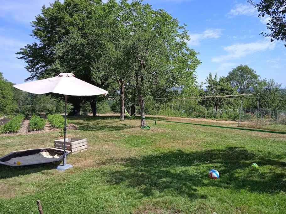 Les Jardins Des 3 Provinces- Gite Montcharvot Esterno foto